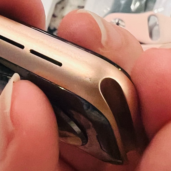 Apple | Series 6 Watch (GPS + Cellular) 40mm Gold Aluminum w/ Pink Sport Band - Picture 16 of 16